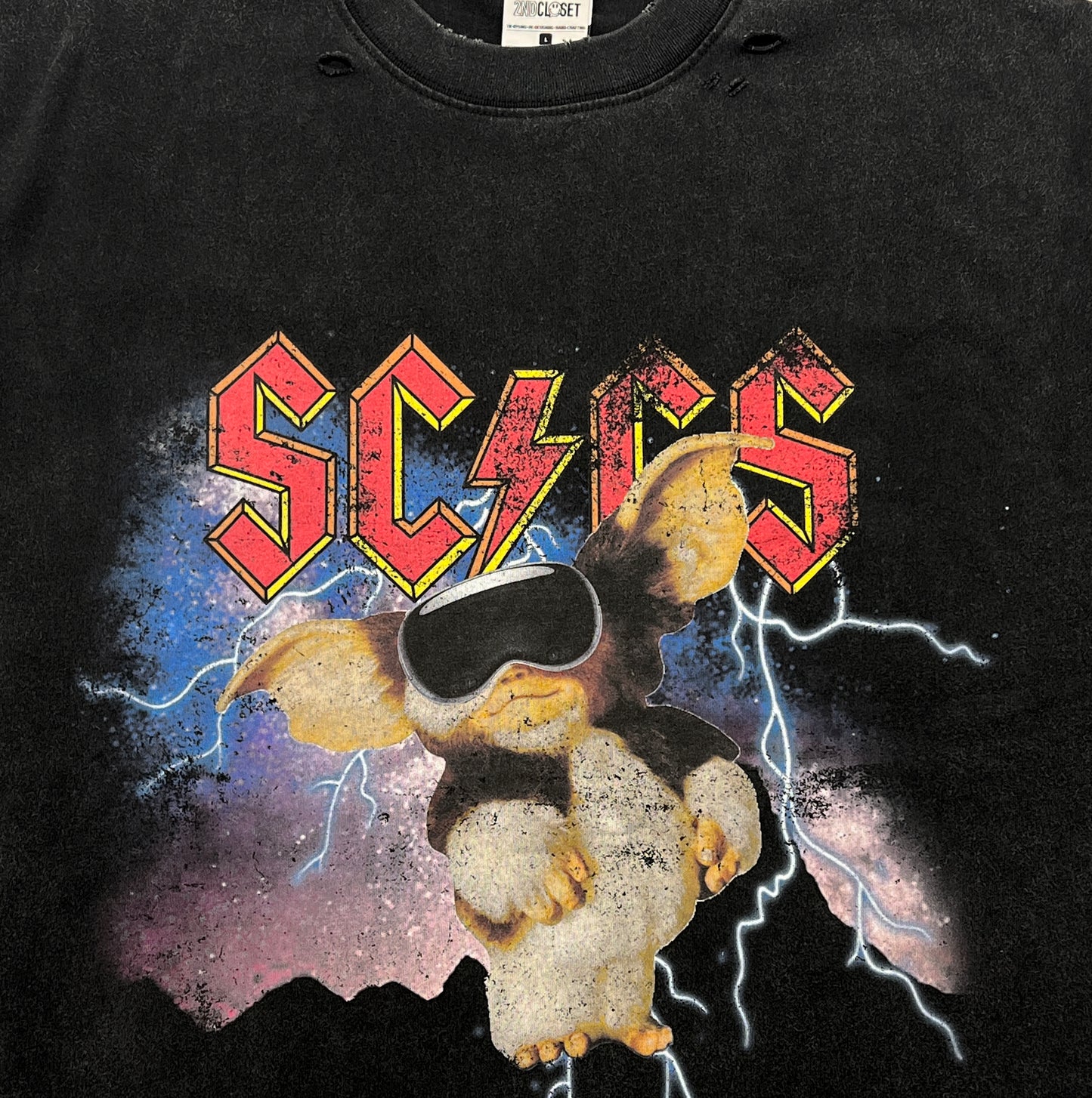 2ND CLOSET - “GREMLINS ROCKS” PRINTED T-SHIRT